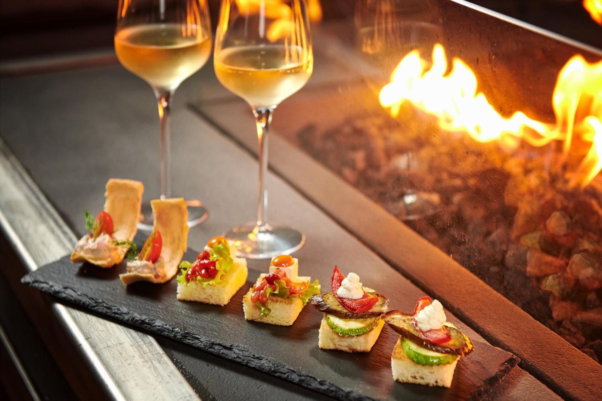 Silk Path Grand Sapa Resort & Spa מראה חיצוני תמונה A selection of tapas