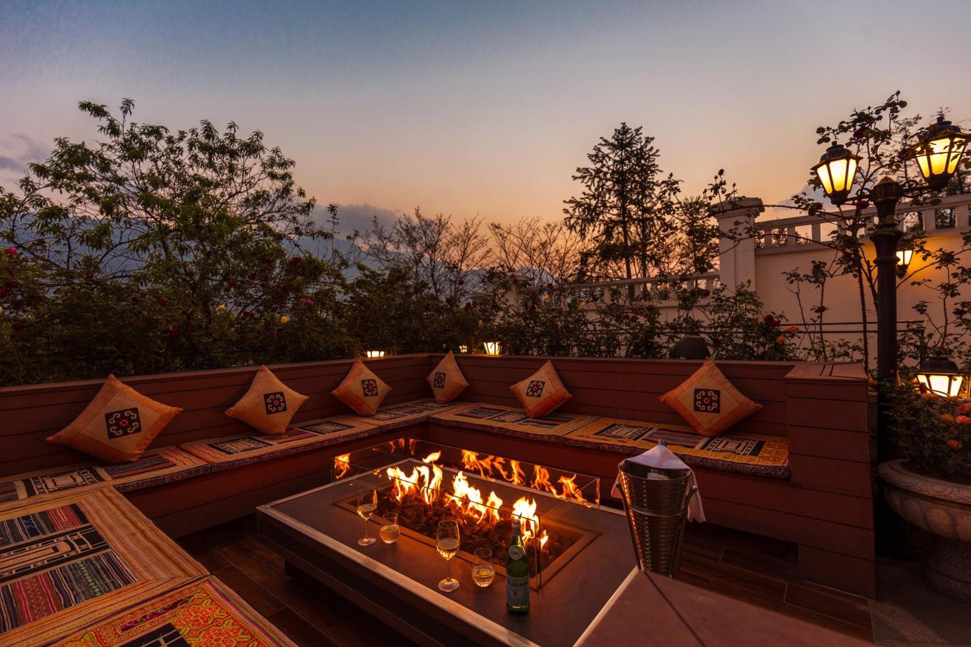 Silk Path Grand Sapa Resort & Spa מראה חיצוני תמונה The Terrace at The Oberoi, Mumbai