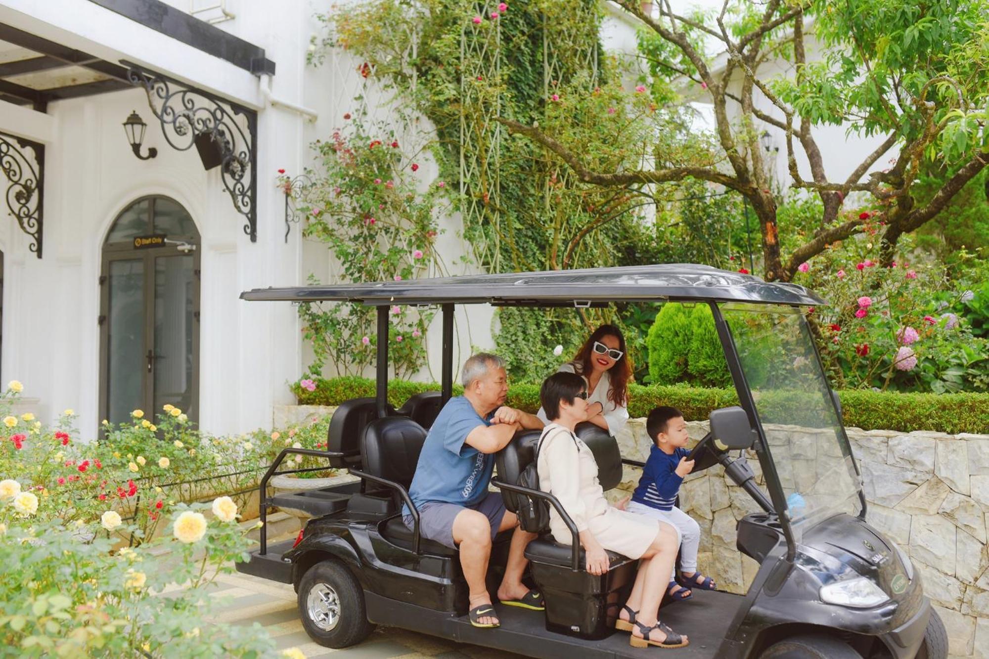 Silk Path Grand Sapa Resort & Spa מראה חיצוני תמונה Club Car Villager