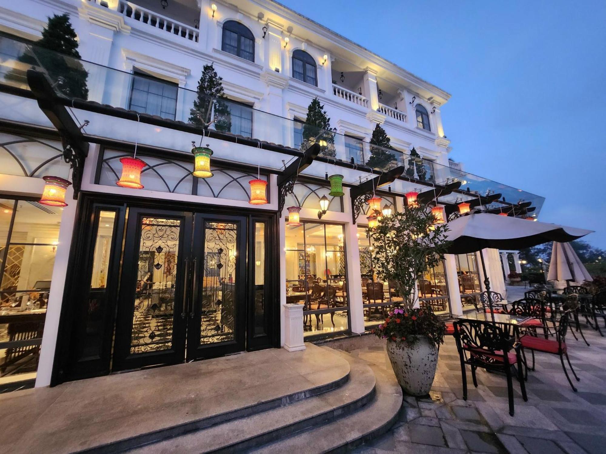 Silk Path Grand Sapa Resort & Spa מראה חיצוני תמונה The restaurant at the hotel