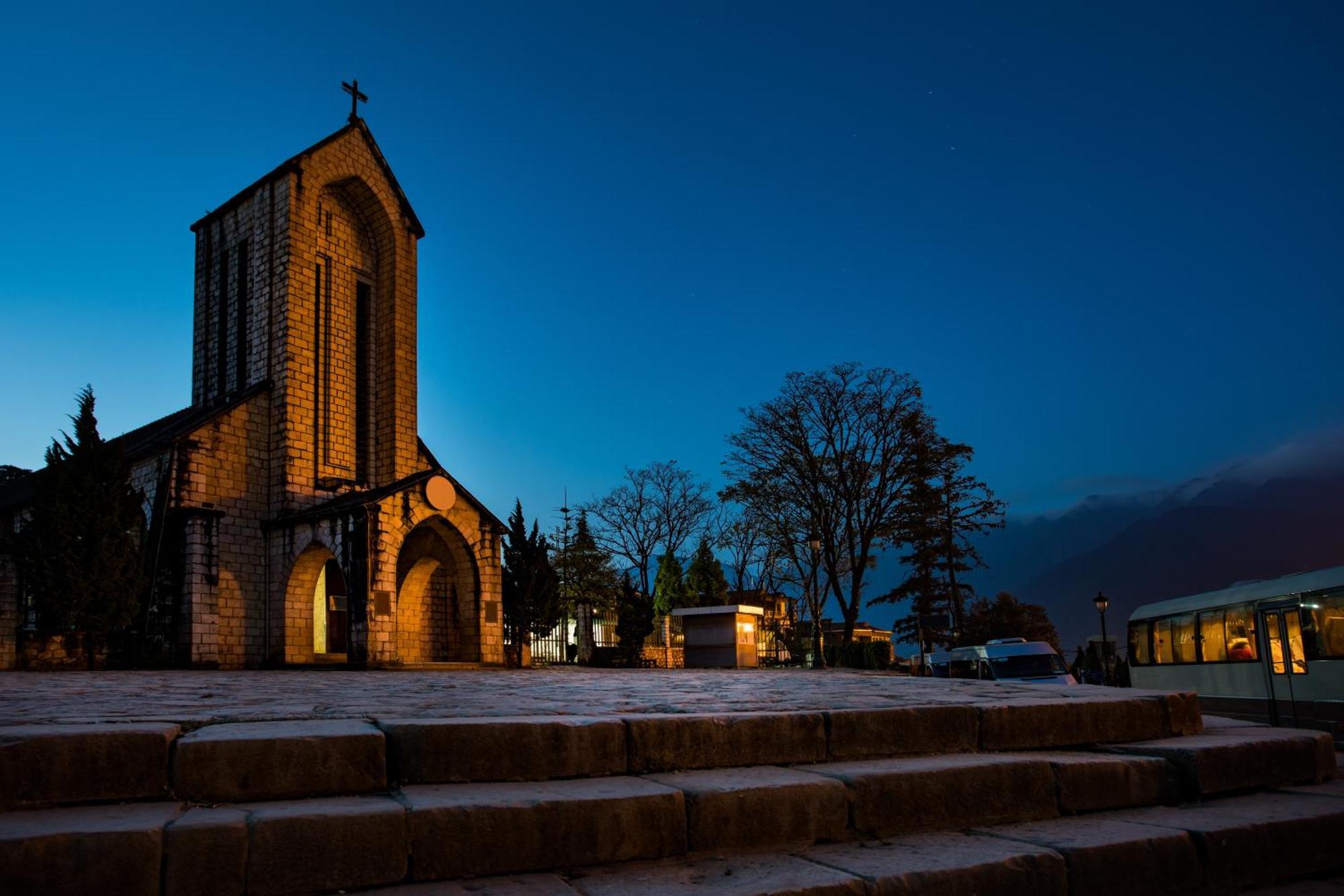 Silk Path Grand Sapa Resort & Spa מראה חיצוני תמונה The church in Montferrat