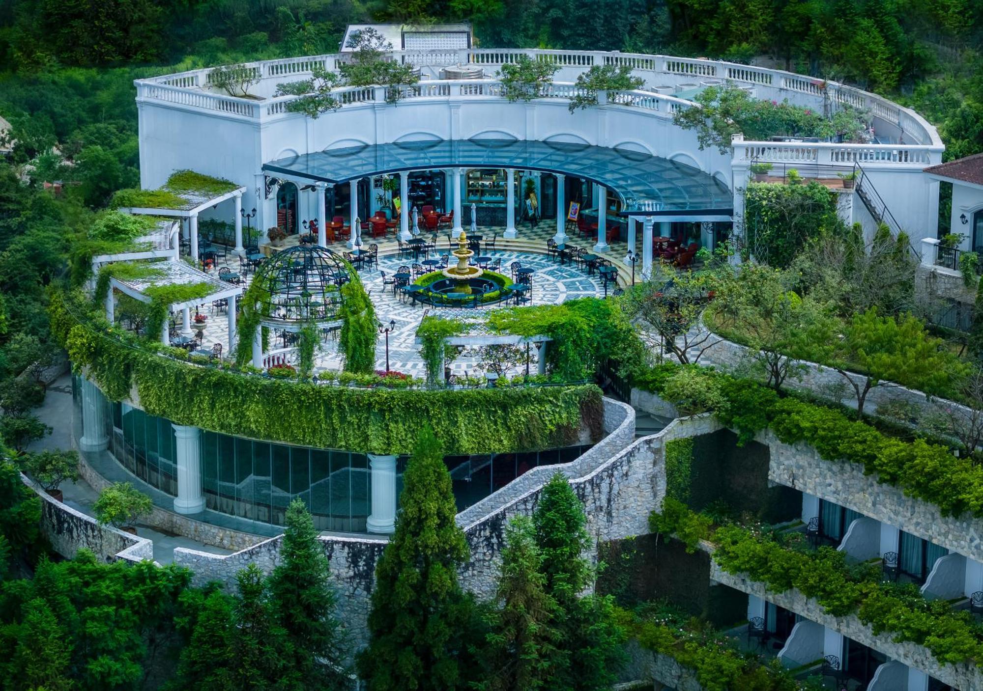 Silk Path Grand Sapa Resort & Spa מראה חיצוני תמונה The InterContinental Danang Sun Peninsula Resort